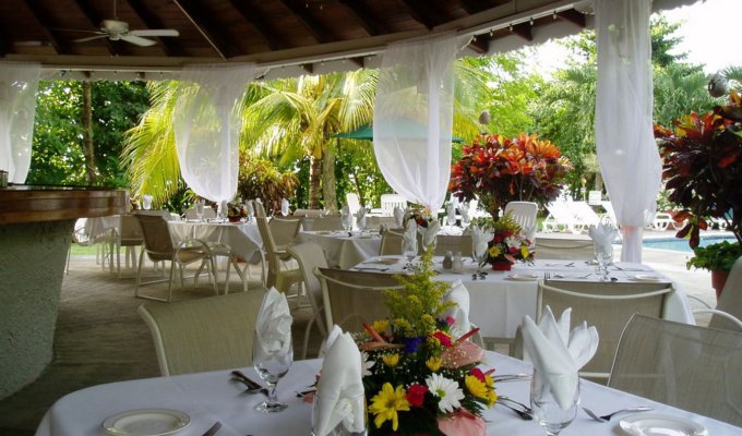 Wedding ceremony and reception - An intimate venue with stunning sea views on the Caribbean sea - Scarborough - Tobago -