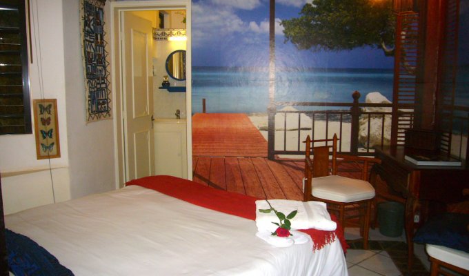 marine room with a queen bed