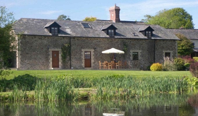 2 Five star Luxury Holiday Cottages in North Devon each with 3 double en-suite bedrooms Sleeps 6-12