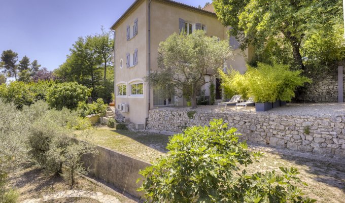 Provence guestroom rentals with pool Aix en Provence
