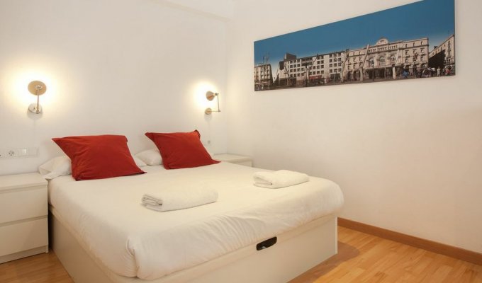 Apartment to rent in Barcelona Wifi AC terrace close tourist attractions