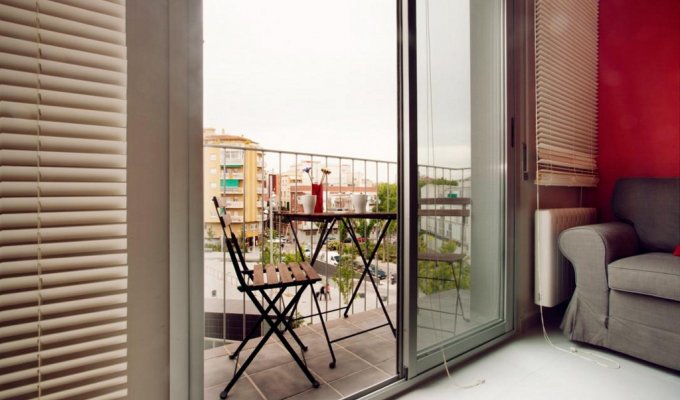 Furnished apartment rentals Barcelona for short term rentals Plaza España Wifi balcony AC