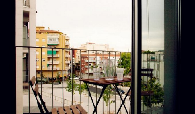 Furnished apartment rentals Barcelona for short term rentals Plaza España Wifi balcony AC