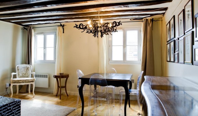 Paris Chatelet Louvre Apartment vacation rentals 10 mns walking from Le Louvre