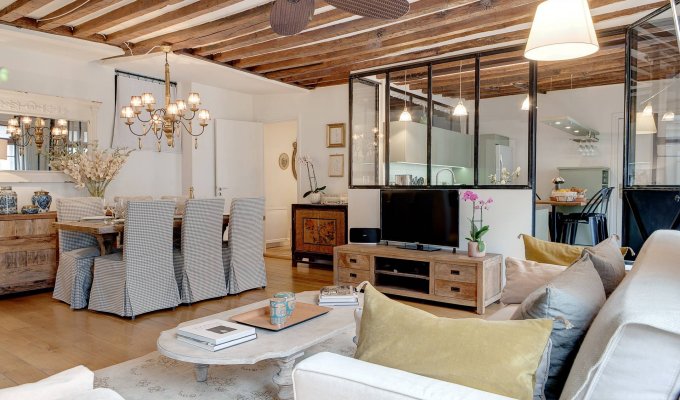 Paris Le Marais Holiday Apartment Rental 700m from the BHV Le Marais