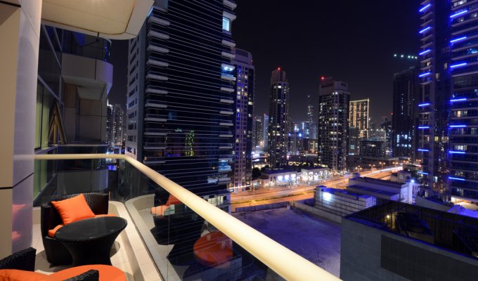 Dubai apartment rentals in Royal Oceanic Dubai Marina with Sea View