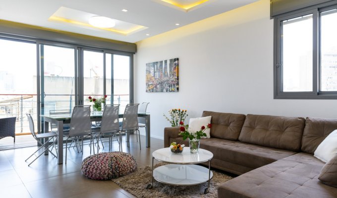 Israel Apartment Vacation rentals  Luxury 3 bedroom in Tel Aviv 80 m from the beaches with parking