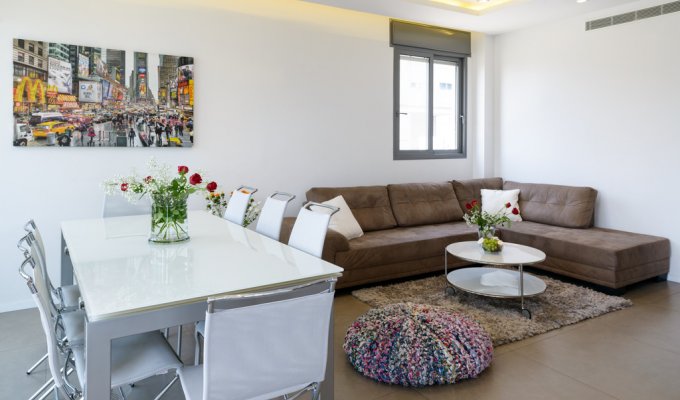 Israel Apartment Vacation rentals  Luxury 3 bedroom in Tel Aviv 80 m from the beaches with parking