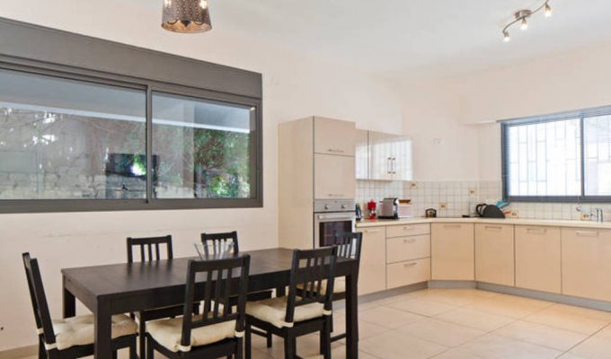 Israel Luxury Apartment Vacation rentals 4 Bedroom Duplex in Tel Aviv, few meters from the beaches