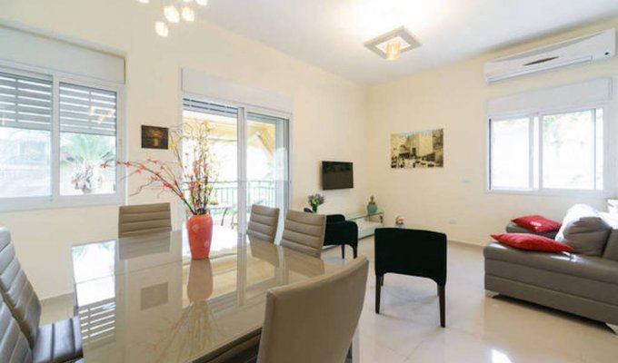 Israel Apartment vacation rentals  3 Bedroom in Tel Aviv center, close to the Beaches