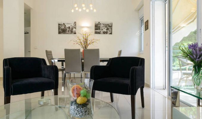 Israel Apartment vacation rentals  3 Bedroom in Tel Aviv center, close to the Beaches