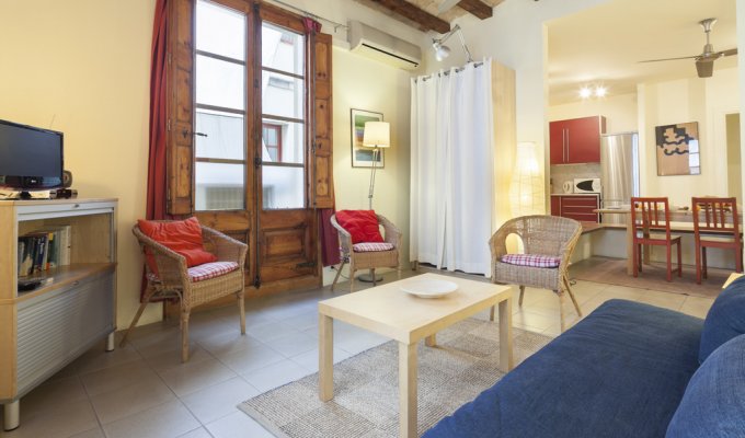 Apartment to rent in Barcelona Las Ramblas Wifi AC balcony