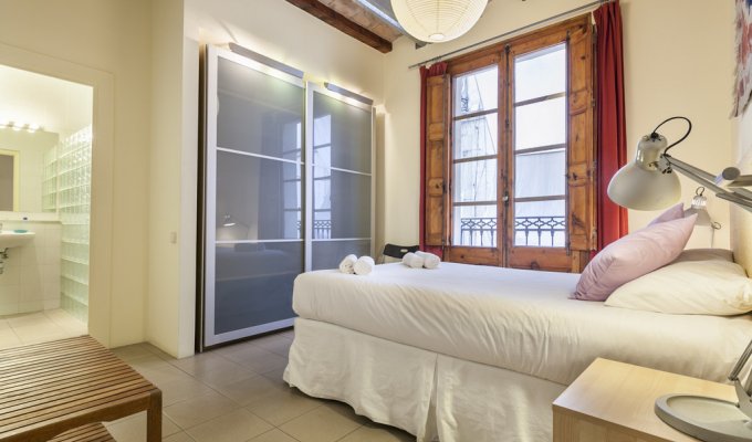 Apartment to rent in Barcelona Las Ramblas Wifi AC balcony