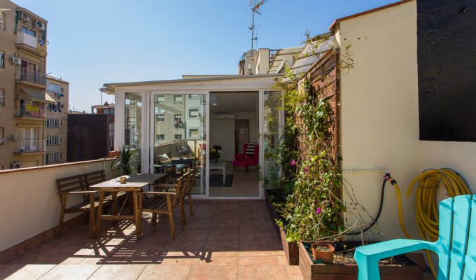 Barcelona Holiday Apartment rentals Wifi Sagrada Familia terrace AC