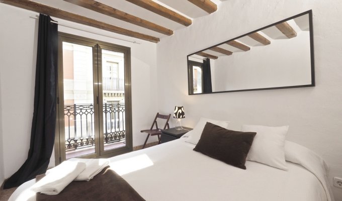 Apartment to rent in Barcelona Las Ramblas Wifi AC balcony