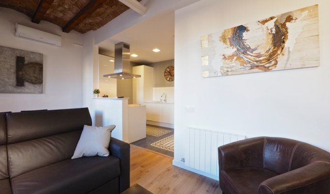 Apartment to rent in Barcelona Raval Wifi balcony AC