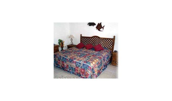 One of the 2 downstairs king size beds can be changed to 2 twin beds