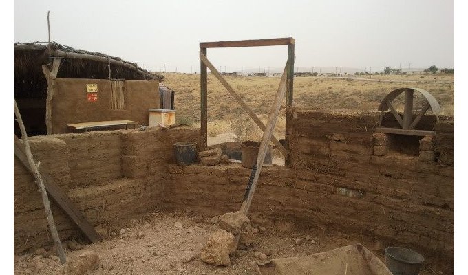 The process of building the hut 