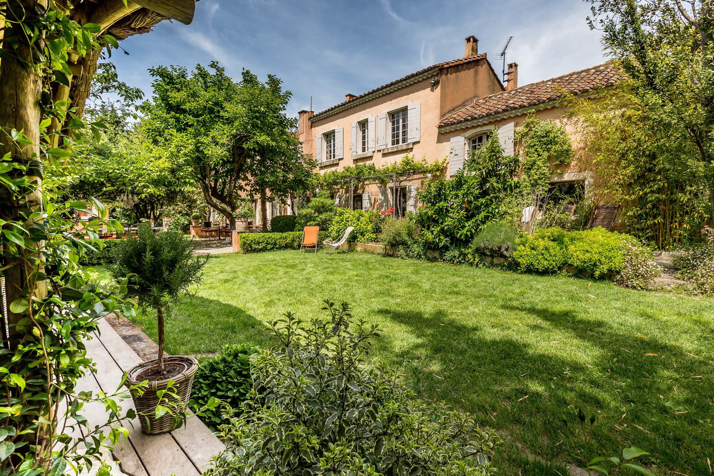 Saint Remy de Provence Luxury villa rentals with heated private pool[....]