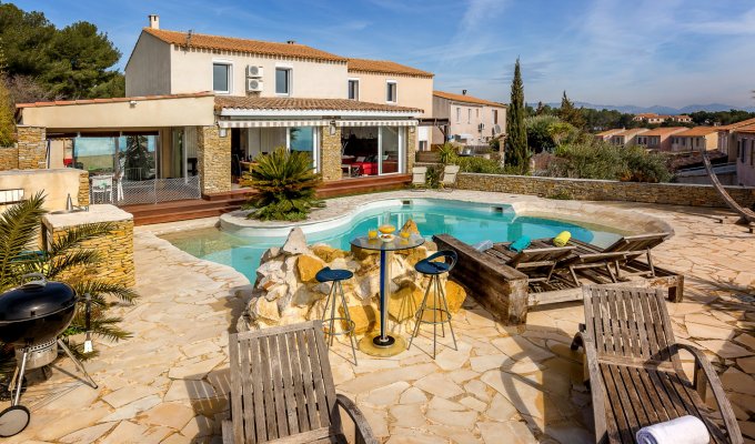 Provence Beaches villa rentals Marseille with private pool and sea view