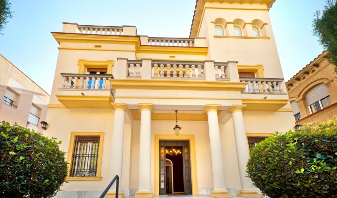 Villa to rent in Barcelona for 16 guests