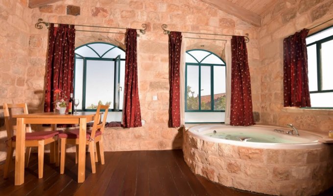 Israel Zimmer Vacation Rentals beautiful Secluded Stone  Cottage With a Jacuzzi in Galilee