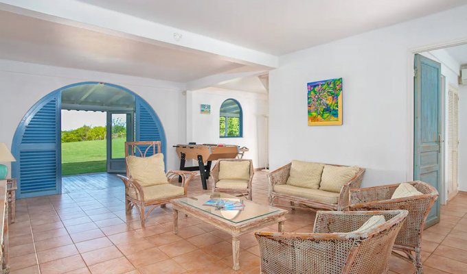 Martinique luxury villa rental with pool next to the sea