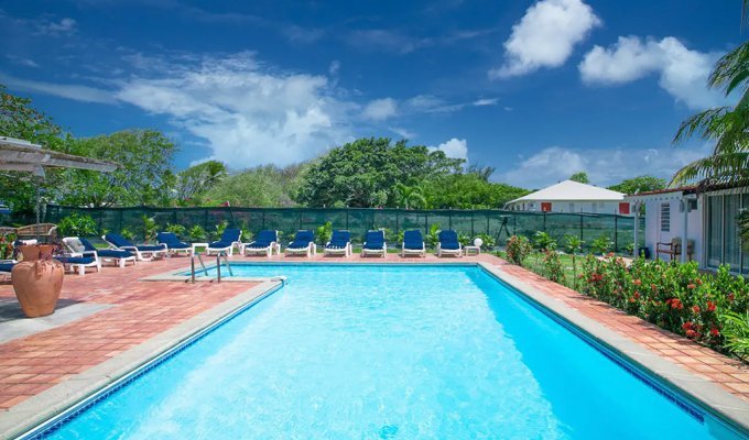 Martinique luxury villa rental with pool next to the sea