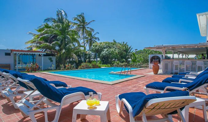 Martinique luxury villa rental with pool next to the sea