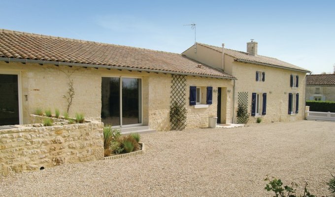 Vendee Holiday Home Rental Fontenay Le Comte with private indoor pool