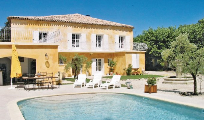 Provence villa rentals Isle sur la Sorgue with private pool 