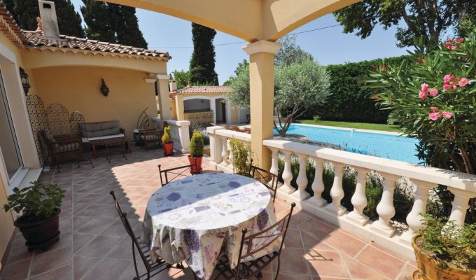 Provence villa rentals Salon de Provence with private pool