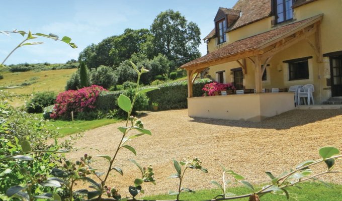 Le Mans Holiday Home Rental with private pool for group