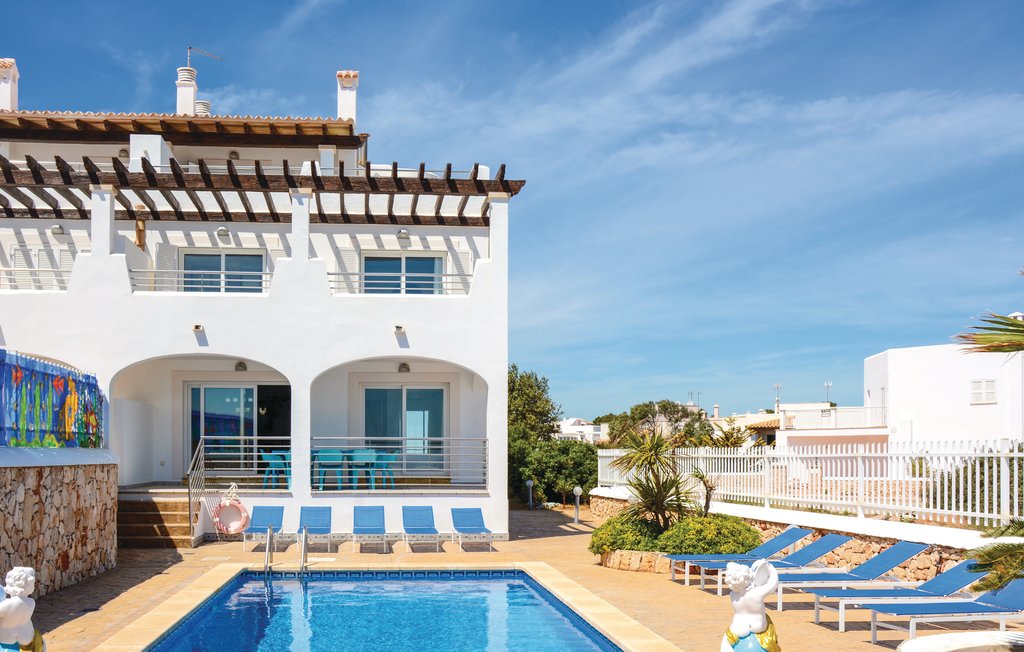 Villa to rent in Majorca private pool seafront Cala d'Or