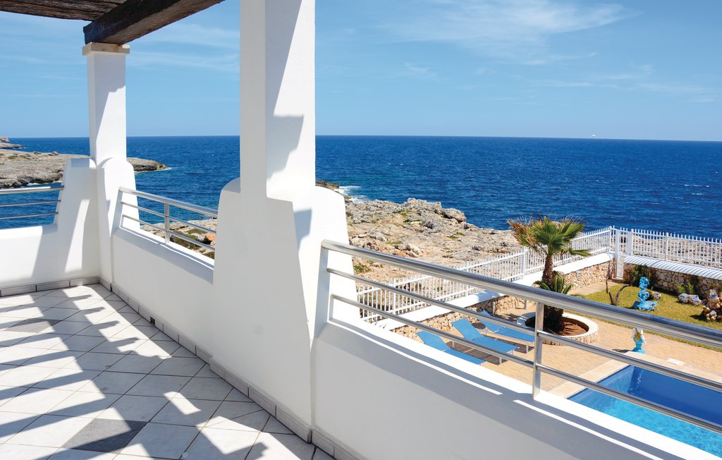 Villa to rent in Majorca private pool seafront Cala d'Or