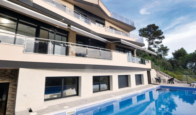 Villa to rent in Barcelona Santa Susanna