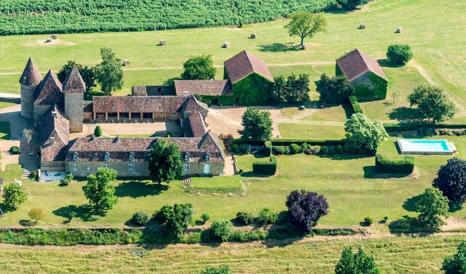 Castle for rent near Sarlat in Dordogne Perigord