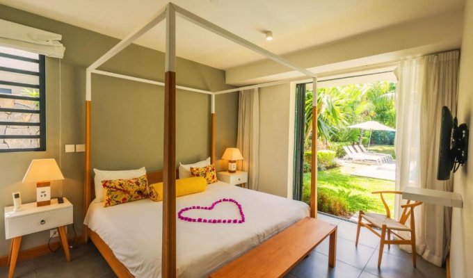 Mauritius West Coast villa rental La Preneuse Beach in a complex with restaurant & services 