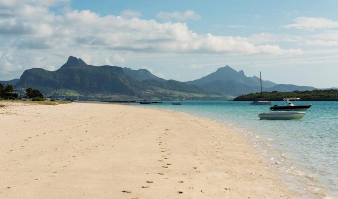 Beachfront Mauritius Villa rentals in Pointe d'Esny south coast  