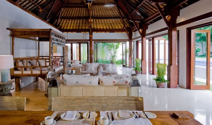 Seminyak Bali villa rental private pool 400m from the beach with staff included