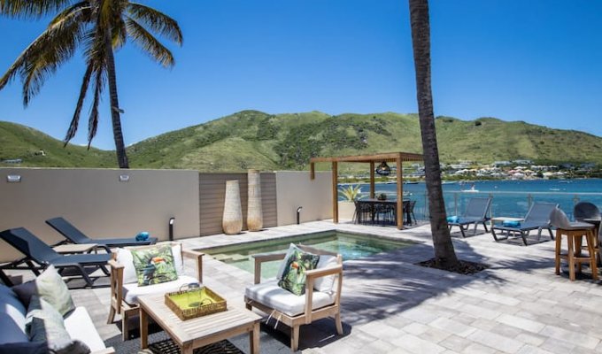 Saint-Martin Cul de sac Beachfront Villa Vacation Rentals with private pool in front of Pinel island