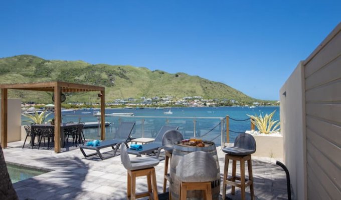 Saint-Martin Cul de sac Beachfront Villa Vacation Rentals with private pool in front of Pinel island