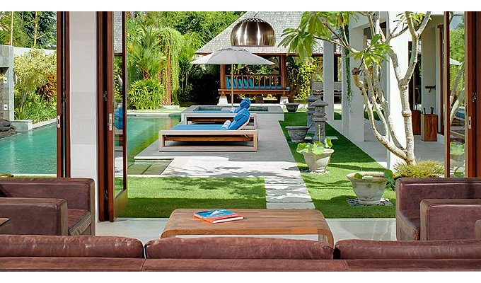 Seminyak Bali villa rental private pool 100m from the beach with staff included