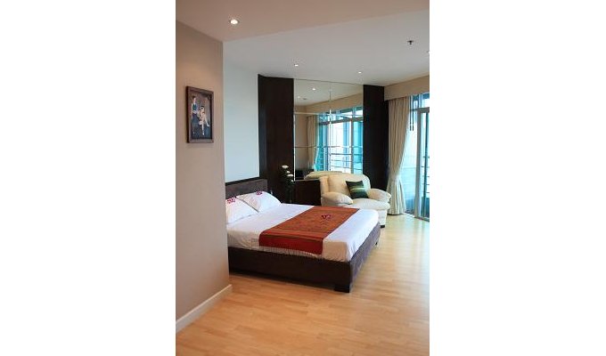Vacation rentals apartment in luxury condo Riverside Bangkok
