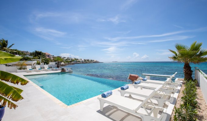St Maarten Pelican Key beachfront Villa rentals private Pool close to the beach