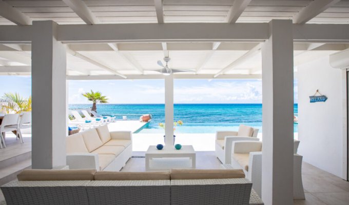 St Maarten Pelican Key beachfront Villa rentals private Pool close to the beach