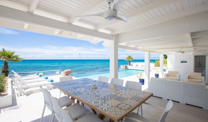 St Maarten Pelican Key beachfront Villa rentals private Pool close to the beach