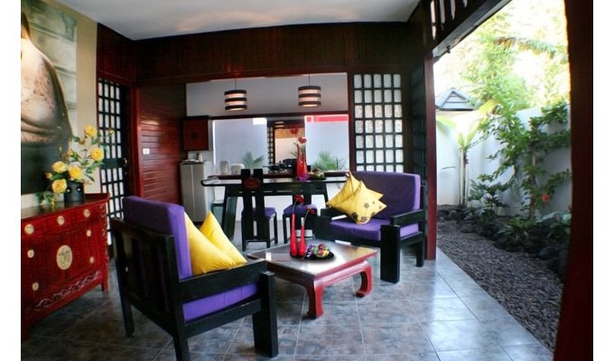 Japanese-style villa with open living space on a swimming pool, near restaurants and shops, very good value for money.