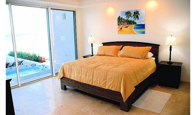 SINT MAARTEN - Seafront condo vacation rental with pool - Simpson Bay - Caribbean - DWI