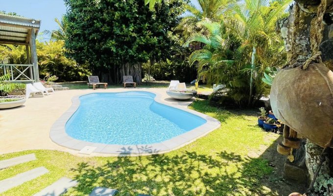 Mauritius Villa rental Pereybere close to Grand Bay walking to te beach Pool Staff